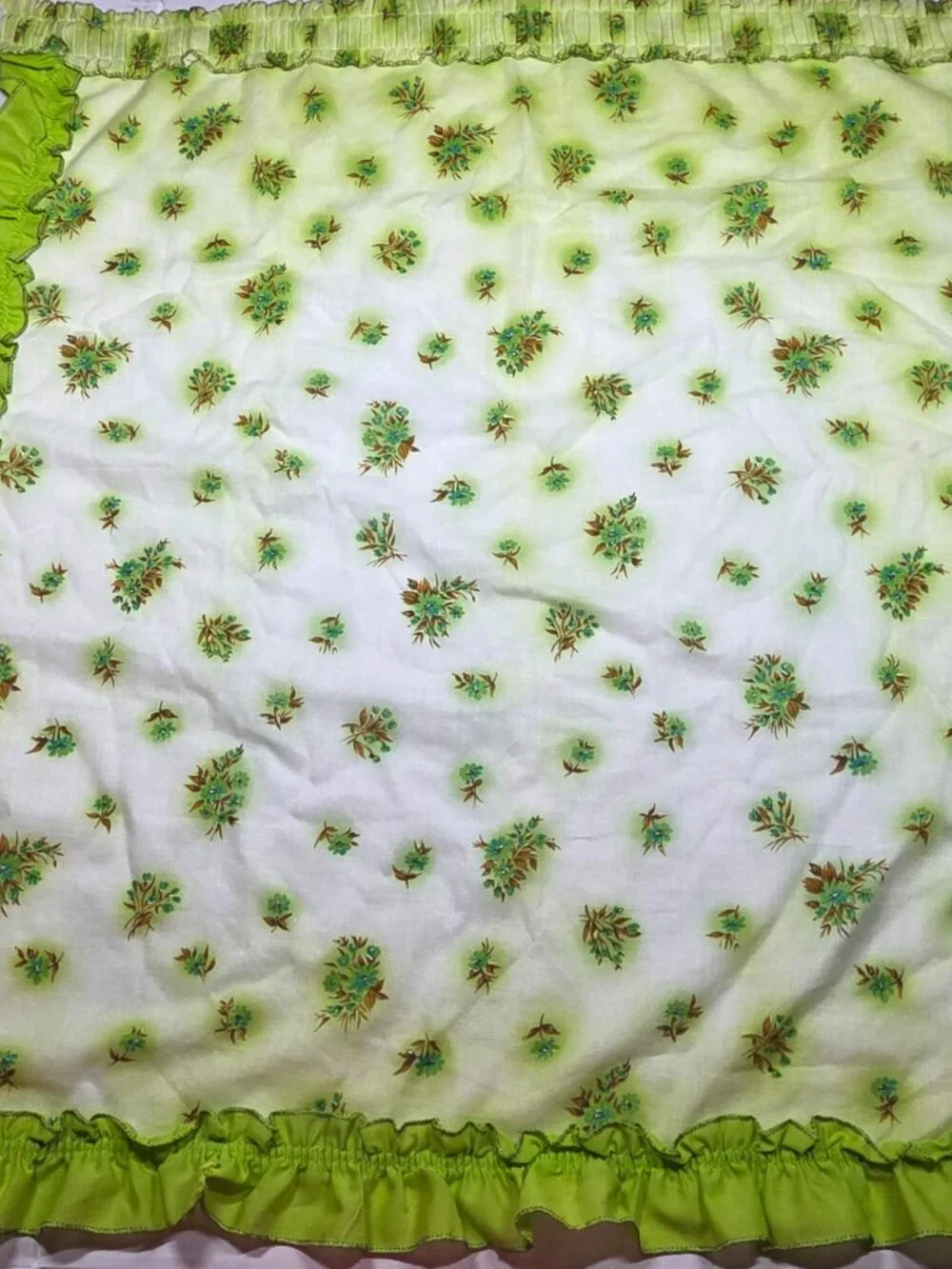 Vintage Ruffled Floral 2 Curtain Panels Green/White 32 x 35‎ in Rod Pocket